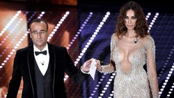 Sanremo, Madalina Ghenea incanta: scollatura mozzafiato per la finale!