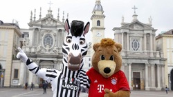 Champions League, Juventus-Bayern Monaco: le mascotte a zonzo per Torino