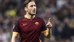 Standing ovation per Totti, celebrazione di una leggenda