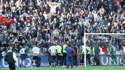 Udinese, dura contestazione allo stadio: giocatori sotto la curva
