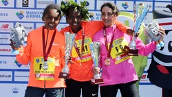 Maratona di Roma 2016, la festa sul podio dei vincitori