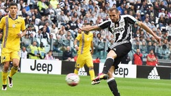 Juventus, Chiellini festeggia con un eurogol le 400 presenze