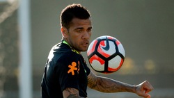Juventus, guarda Dani Alves: prepara il debutto con il Brasile