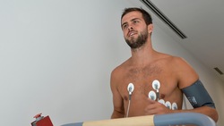Pjanic durante le visite mediche, le prime immagini da bianconero