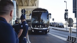 La Juventus in partenza per Melbourne: la squadra arriva in aeroporto