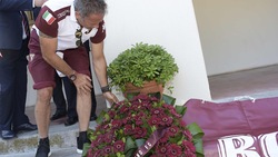Torino, omaggio agli Invincibili a Lisbona: Mihajlovic porta la corona di fiori