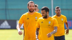 Juventus, Higuain e Dani Alves sono uno spettacolo
