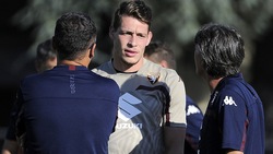 Il Torino si allena, Belotti sta a guardare