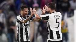 Juventus-Cagliari 4-0: poker bianconero, primo gol di Dani Alves