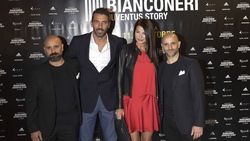 Juventus, Ilaria D'Amico in abito rosso all'anteprima del film