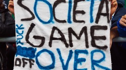 Inter, i tifosi contestano la società. Solidarietà a De Boer