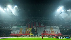 Milan-Inter, l'omaggio della Sud a Berlusconi