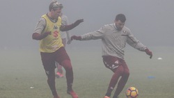 Torino, l'allenamento dopo il derby è nella nebbia