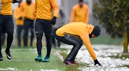 La Juventus si allena, ma volano palle di neve!