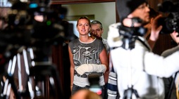 Kvitova operata alla mano, prime foto fuori dall'ospedale