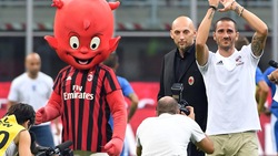 Milan-Craiova, a San Siro ovazione per Bonucci