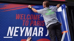 Psg, tifosi in delirio a Parigi per Neymar