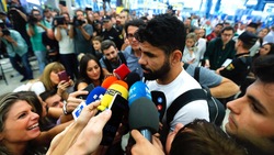 Diego Costa arriva a Madrid: accoglienza da star