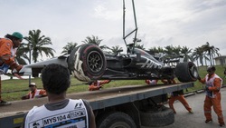 Gp Malesia, un tombino causa l'incidente di Grosjean