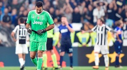 Pagelle Juventus: lotta solo Buffon. Douglas Costa anarchico