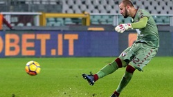 Sorpresa Milinkovic-Savic: clamorosa traversa su punizione!