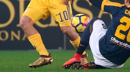 Juventus, Dybala sfoggia i nuovi scarpini a Verona