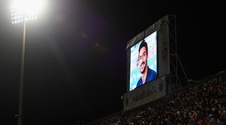 Cagliari-Inter, al 13' tutti in piedi per ricordare Astori