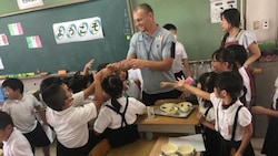 Rugby, azzurri in festa con i bambini di una scuola giapponese