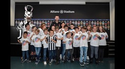 Juve, l'incontro di Chiellini con i Junior reporter