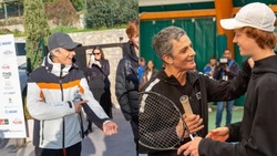 Da Sanremo al tennis: Fiorello sfida Sinner