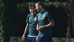 Italia, Bonucci e Chiesa a colloquio: la Juve sorride