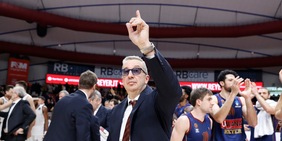 Basket, Venezia ha sbagliato i tempi: coach De Raffaele merita un tributo