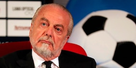 Napoli, la rivoluzione De Laurentiis: "Via l'intervallo, 2' di stop ogni 10', body cam per i giocatori"