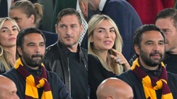 Roma-Bayer, anche Totti all'Olimpico: con lui c'è Noemi