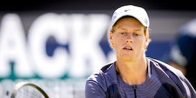 Tennis, Sinner alla prova dell’erba dopo la delusione di Parigi