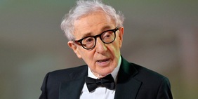 Caso Rubiales, la difesa di Woody Allen: "Solo un bacio a un'amica"
