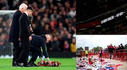 Bobby Charlton, il tributo di Old Trafford è commovente
