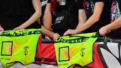 Roma, ultras Slavia Praga picchiano steward ed espongono pettorina sporca di sangue