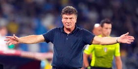 Napoli, Mazzarri e quella sfida ai sarcasmi e agli errori