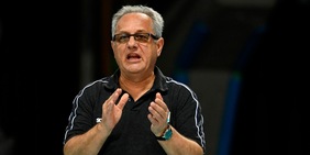 Il manifesto di Velasco: "Italia, disponibilità assoluta"