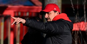 Milan, riecco Ibra. E subito si prende cura di Leao