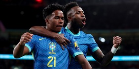 Endrick nella storia del Brasile: gol all'Inghilterra, a 17 anni come Ronaldo