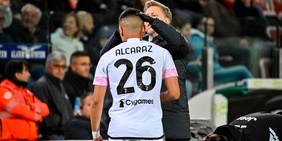 Cagliari-Juve, fischia CalVARese: la gomitata ad Alcaraz è da rigore