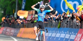 Giro d'Italia, la vittoria di Paret-Peintre con il 'permesso' di Pogacar