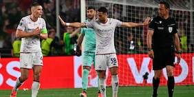 Olympiacos-Fiorentina, fischia CalVARese: il mani di Quarta niente rigore