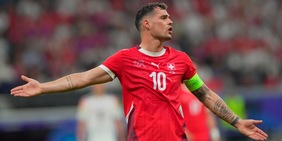 Leader Xhaka. Granit… itica certezza svizzera
