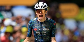 Tour de France, Vingegaard dà fuoco alle polveri