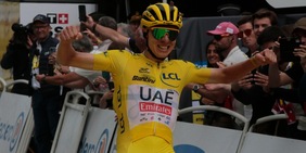 Tour de France, Pogacar regala uno show da padrone