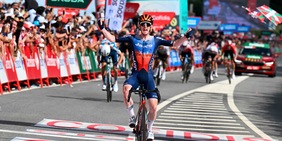 Vuelta, il riscatto di Dunbar e il graffio di Roglic