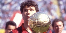 Le due vite di Van Basten: i 60 anni del dio del calcio